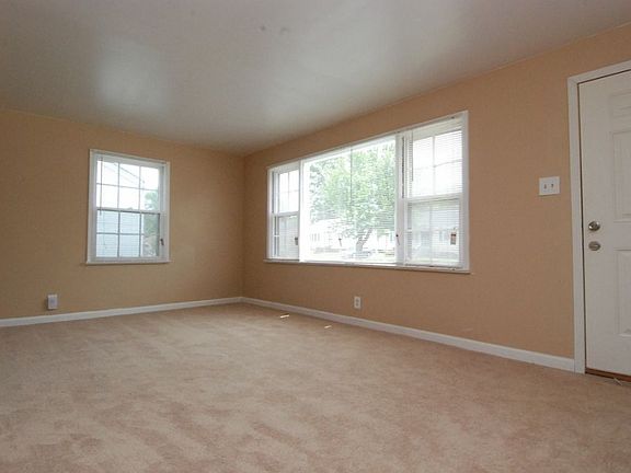 5th image of 8215 Zoe Dr