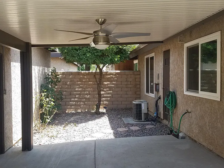 Loro Verde Ave — Photo 1