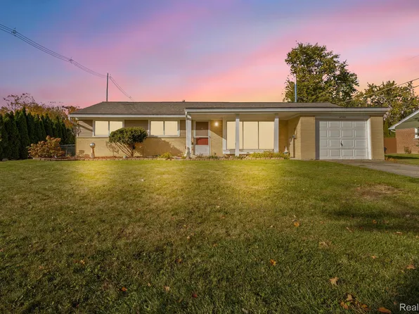 4703 Halberd St, Commerce Township, MI 48382