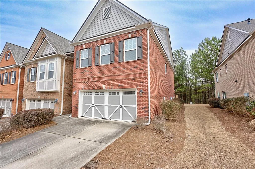 3 bed, 2.5 bath, 2443 sqft, $2,600 — Photo 1