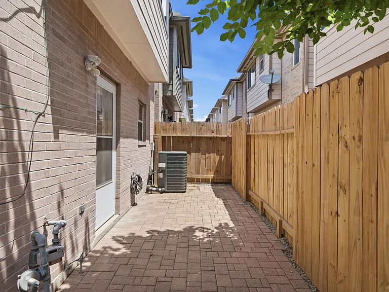 218 Plaza Del Sol Park — Photo 28