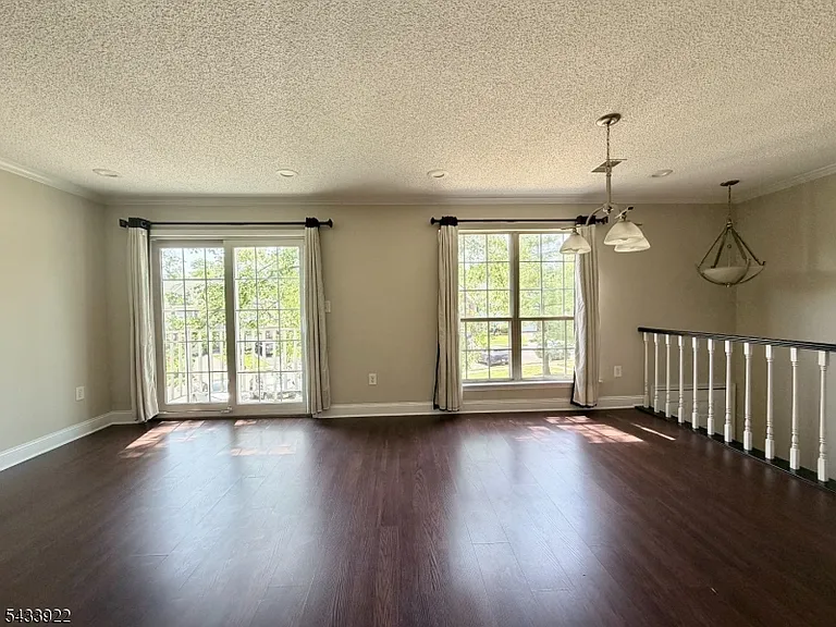 196 Sapphire Ln — Photo 9