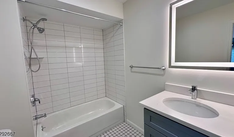 221 Myrtle Ave — Photo 8