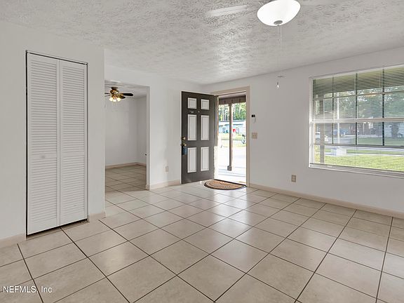 3rd image of 193 EVERGREEN Lane