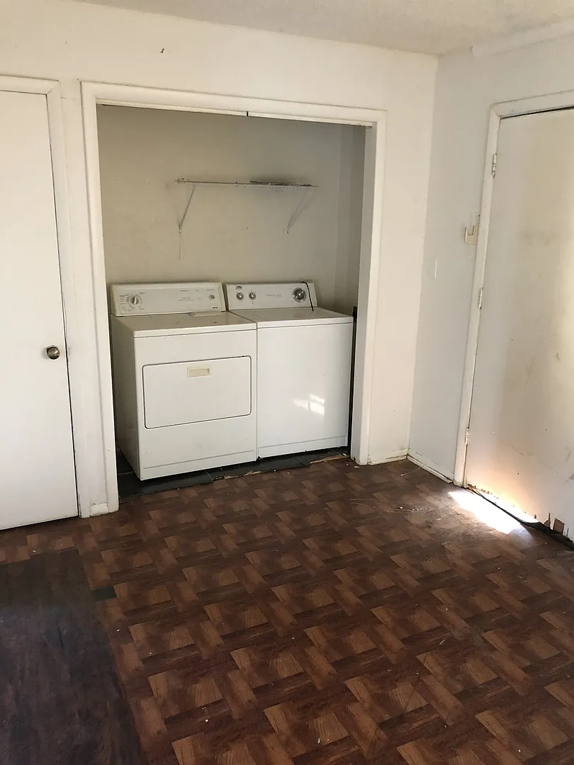 4 bedroom home — Photo 4