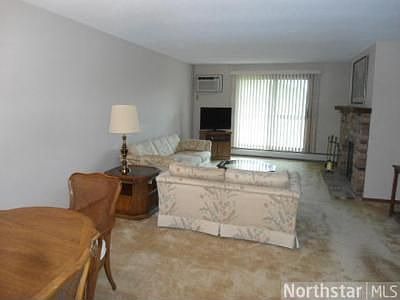 3rd image of 1000 41st Ave NE APT 307