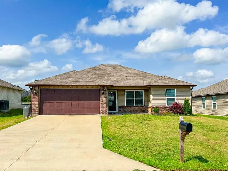 4501 Willow Pointe Dr — Photo 1