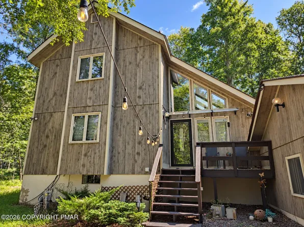 62 E Creek View Dr, Gouldsboro, PA 18424