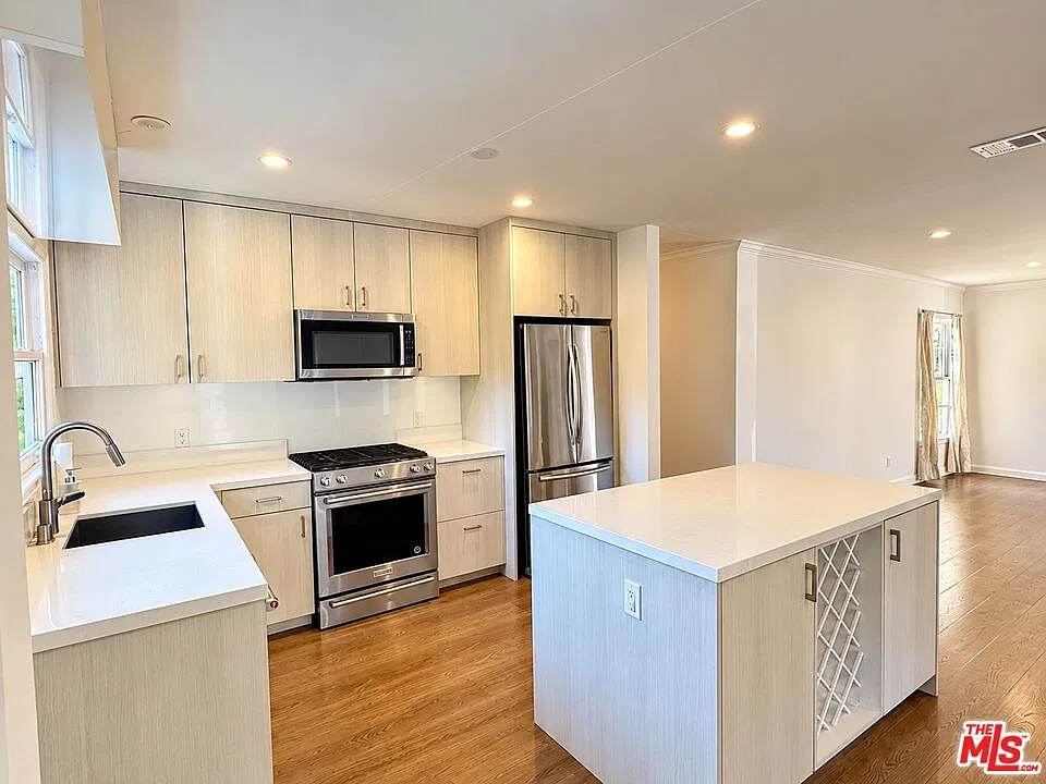 838 14th St — Photo 3
