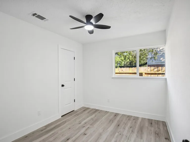 11615 Henley Dr — Photo 26