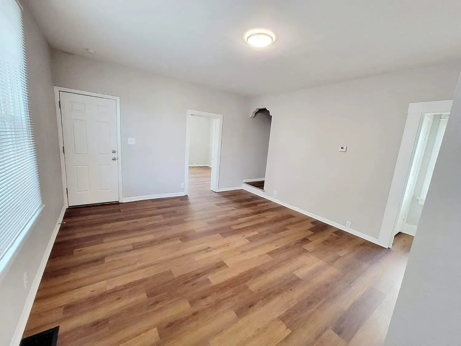 3 bed, 1.5 bath, 1416 sqft, $1,422 — Photo 4