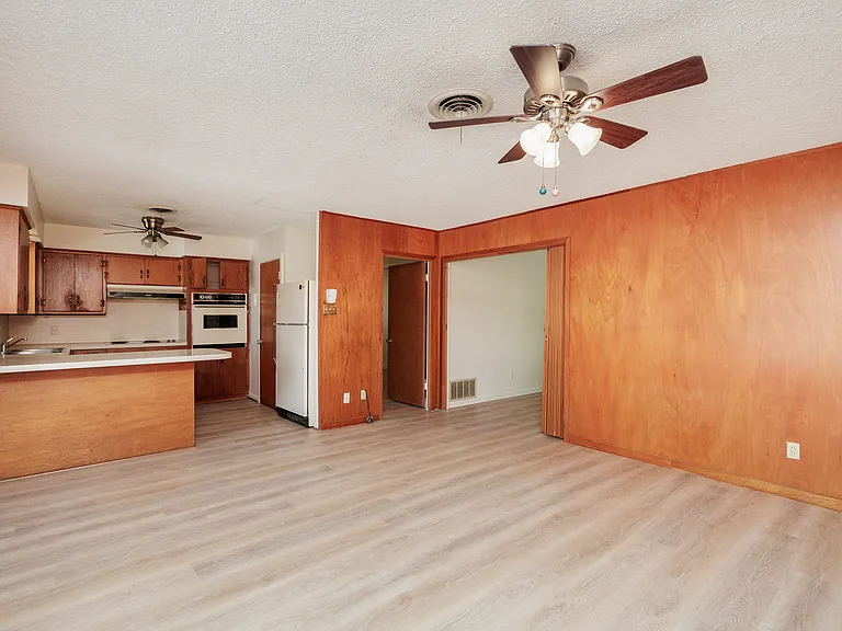 1137 Bradshaw Dr — Photo 18