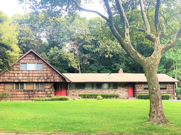 45 E Mall Dr, Melville, NY 11747