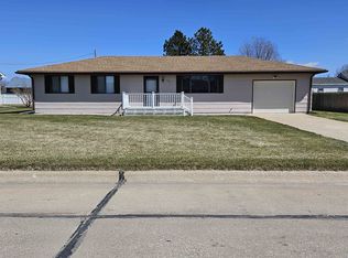 203 N 4th St, Plainview, NE 68769