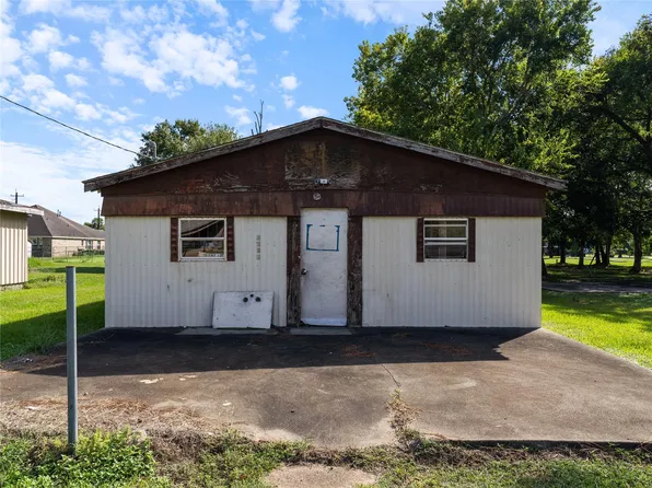 2913 Avenue J, Bay City, TX 77414