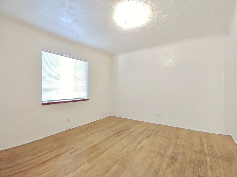 Super Cool Mid-Century Modern East Nob Hill Penthouse Suite with Views — Photo 66