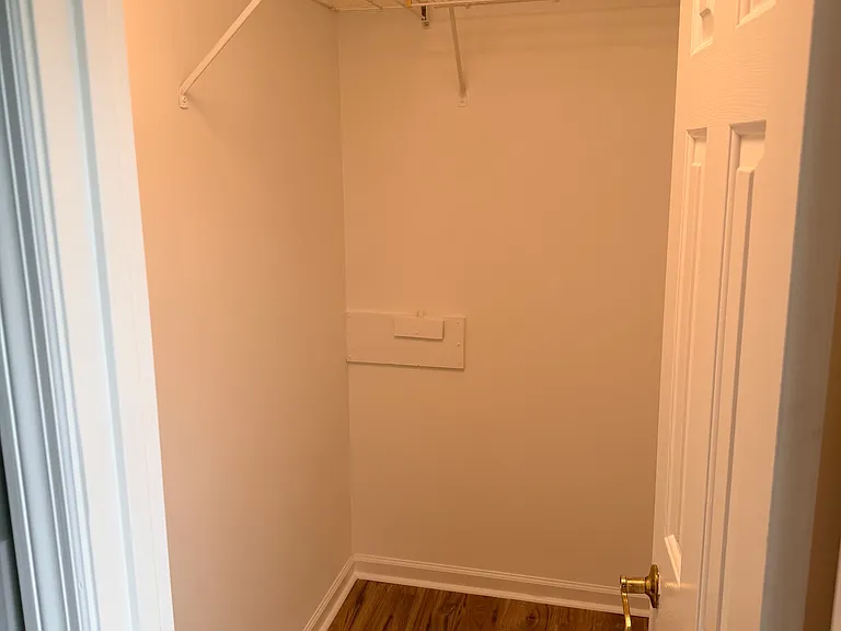 174 Sussex Ct — Photo 7