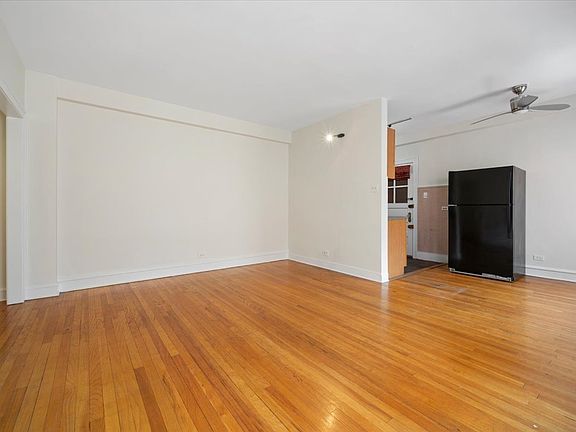 5th image of 2330 N Lincoln Park W APT 3C