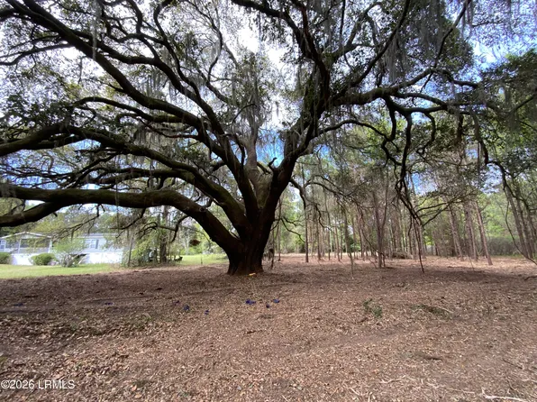 33 Pearl Harbor Ln, Saint Helena Island, SC 29920