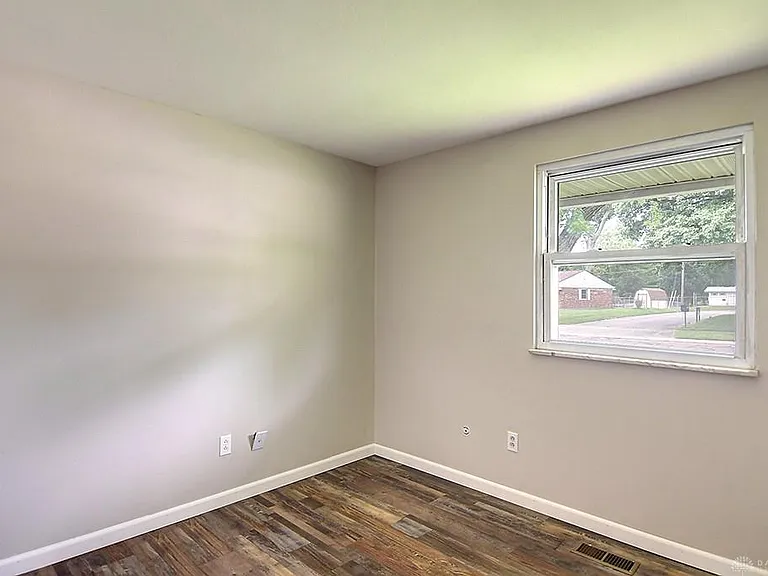 4554 Powell Rd — Photo 13