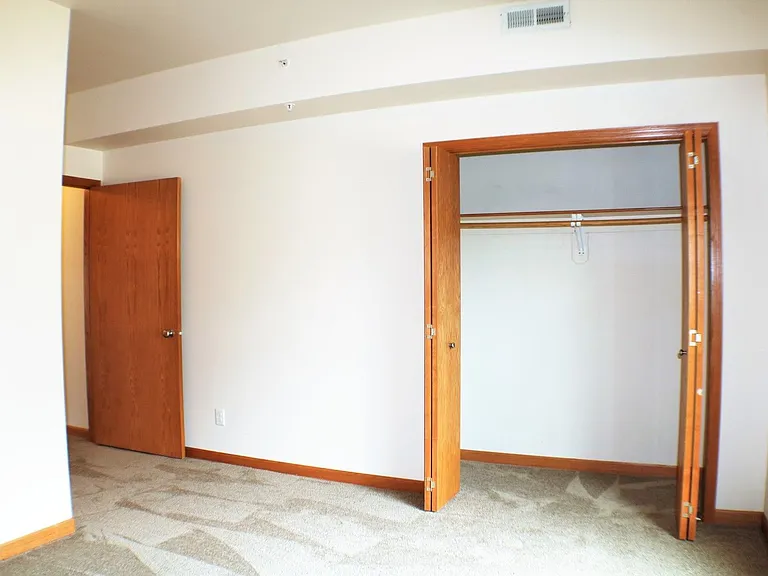 565 Pond View Drive — Photo 17
