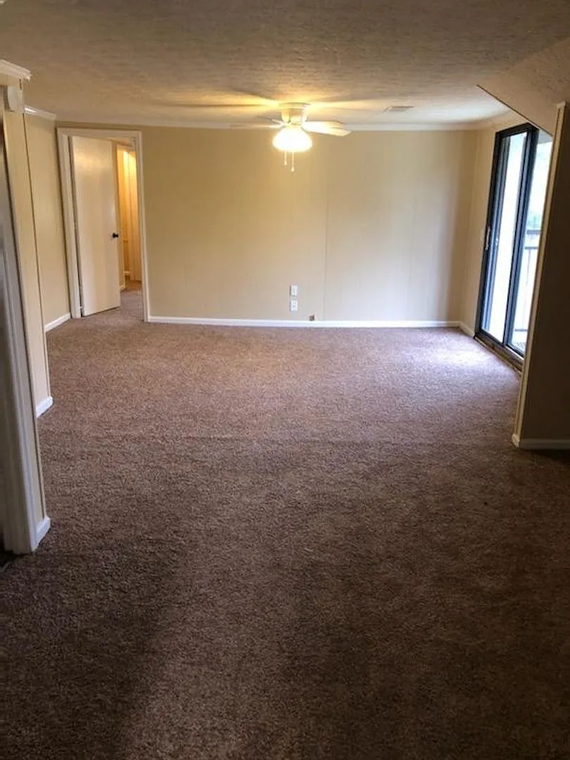 212 W. Lee St. — Photo 4