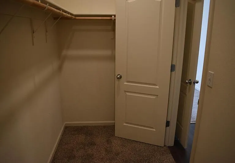 686 Phelps Dr — Photo 18
