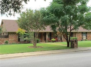 6916 Heatherknoll Dr, Dallas, TX 75248