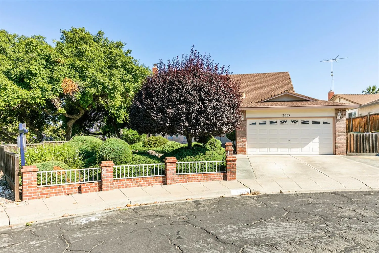 2065 Shiloh Ave photo 1