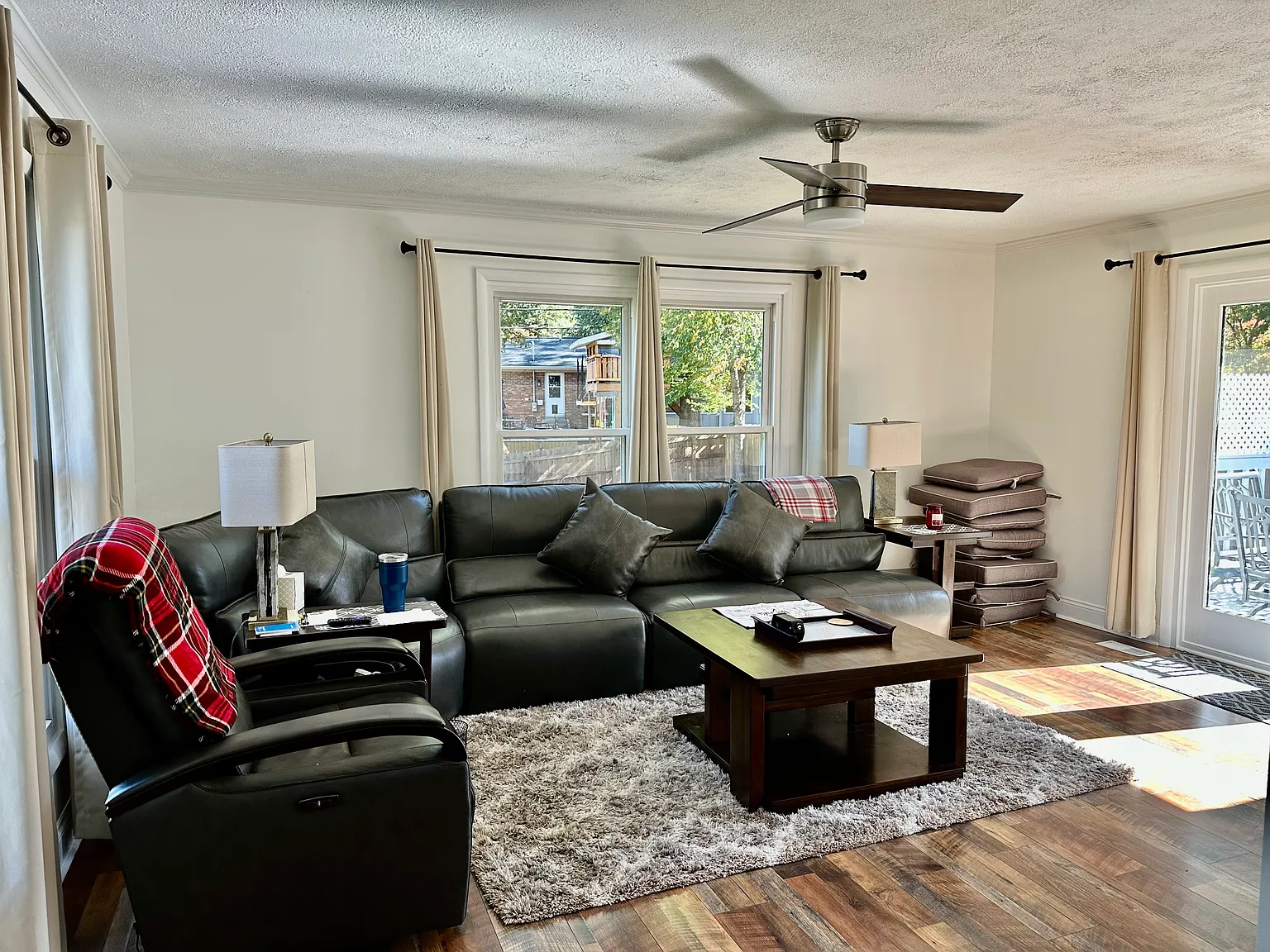 3 bed, 1338 sqft, $2,970 — Photo 3