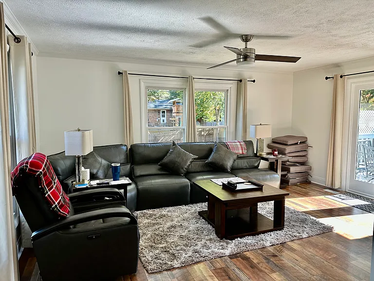 707 Saint Catherine Ct — Photo 3