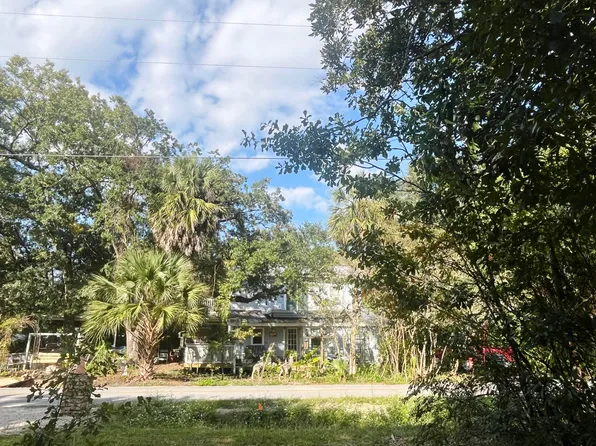 58 Hankins Rd, Freeport, FL 32439