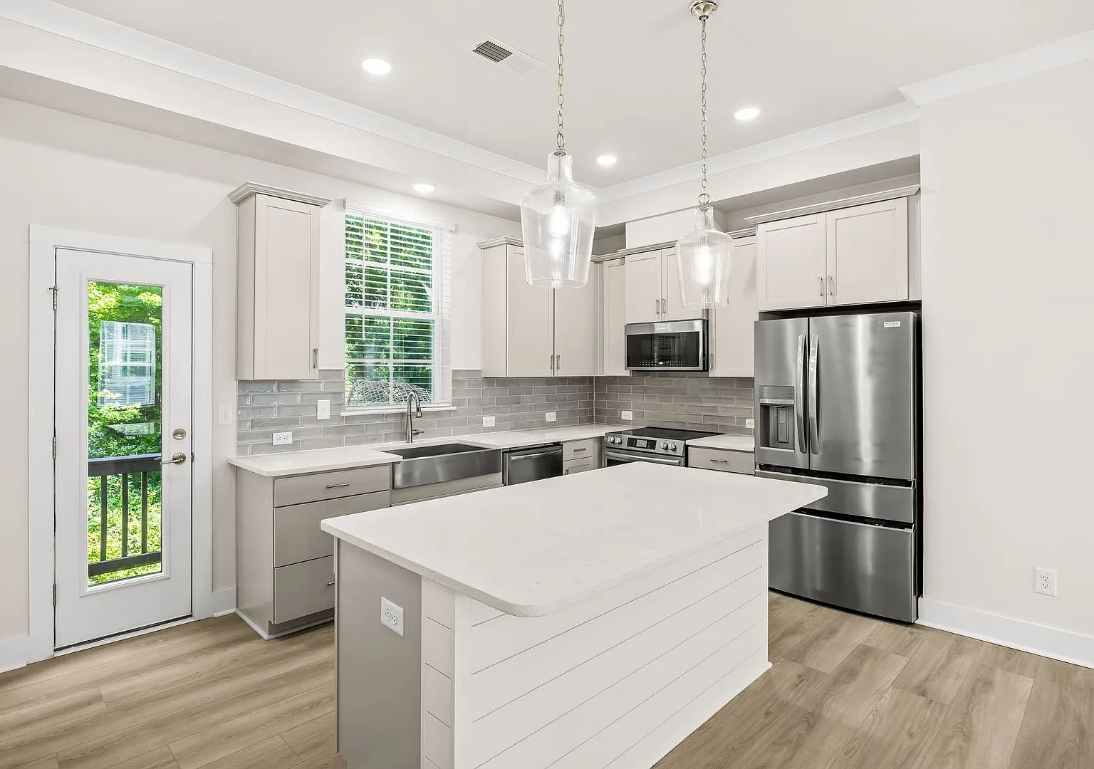 Like New Townhome Ready for Immediate Move-In Oakhurst — Photo 4