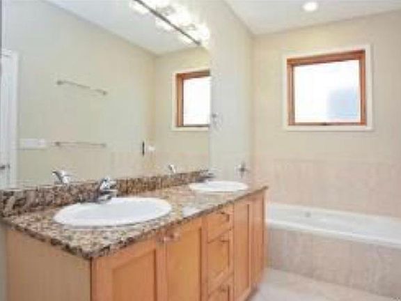 3rd image of 1642 N Bosworth Ave APT 3S