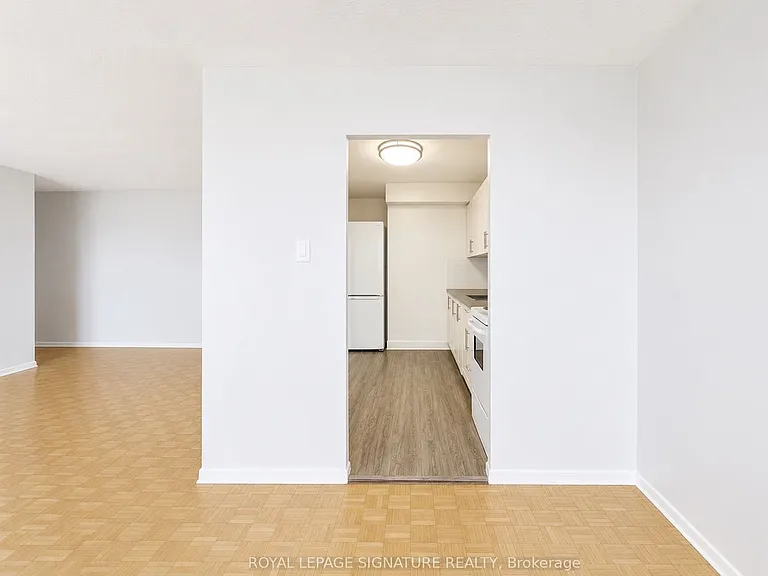 525 Eglinton Ave E #804 — Photo 6