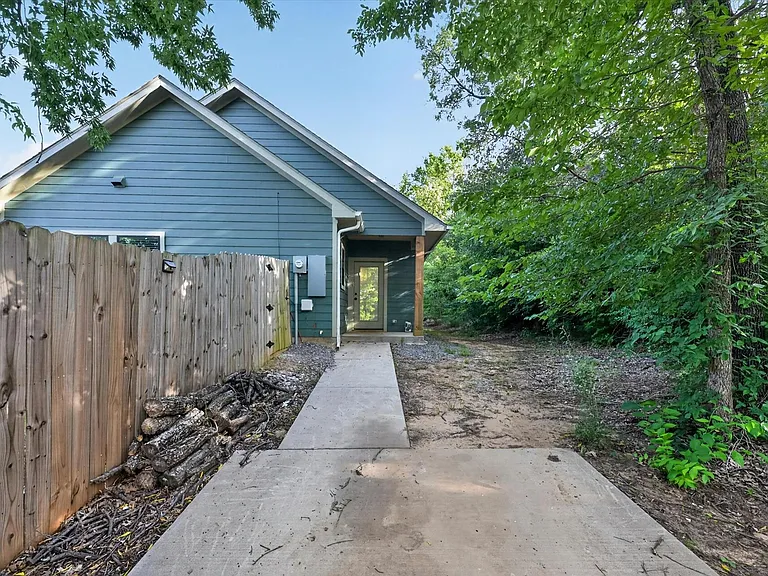 707 E Woodard St — Photo 24