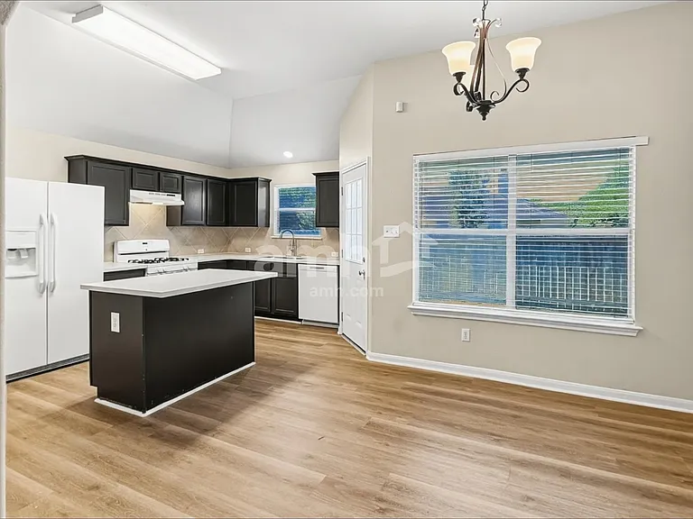 790 Goldenrod St — Photo 5
