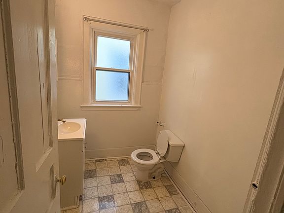 3rd image of 1715 Amherst St #1