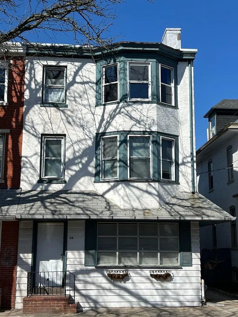 65 King St — Photo 1