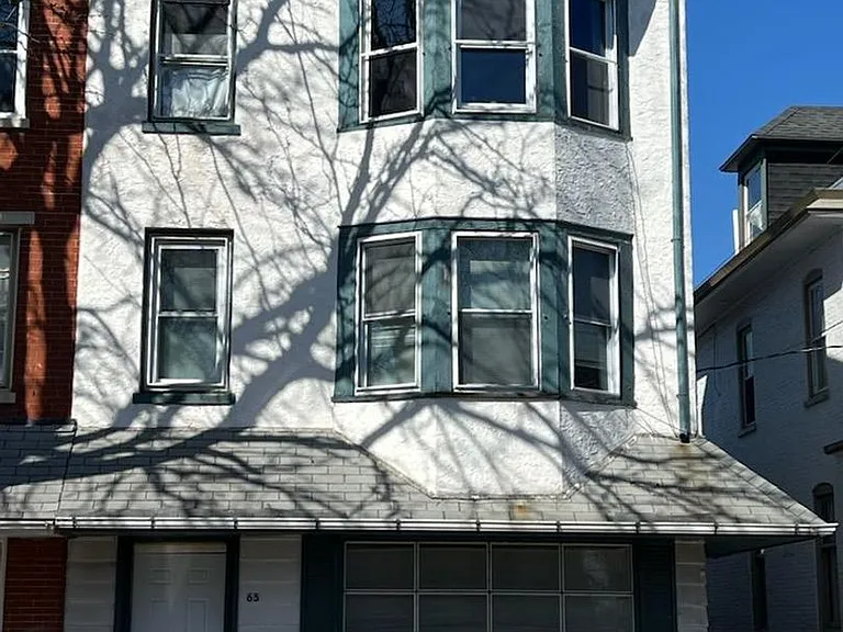 65 King St — Photo 1