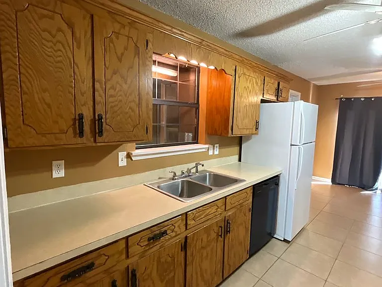 213 Old Oak Ln — Photo 7