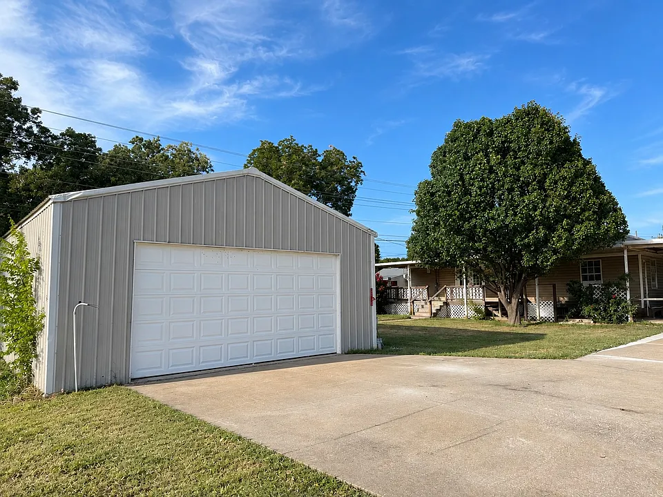 1429 Pastusek Ave