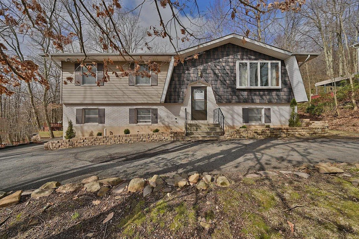 17 Brunswick Dr photo 1