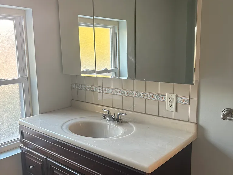 315 N Orange St — Photo 14