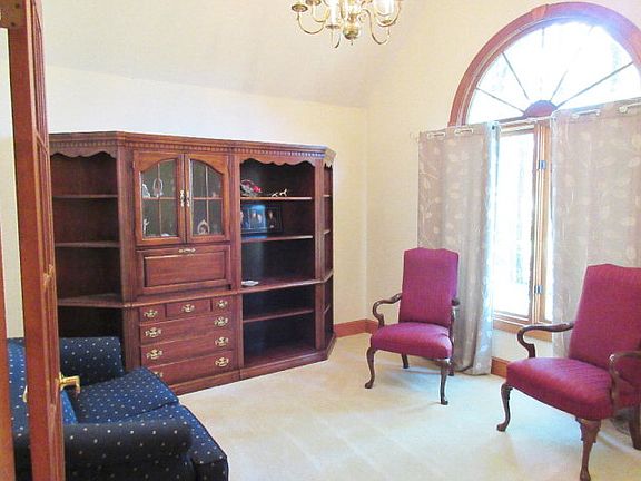 4th image of 520 Rocky Knoll Ln