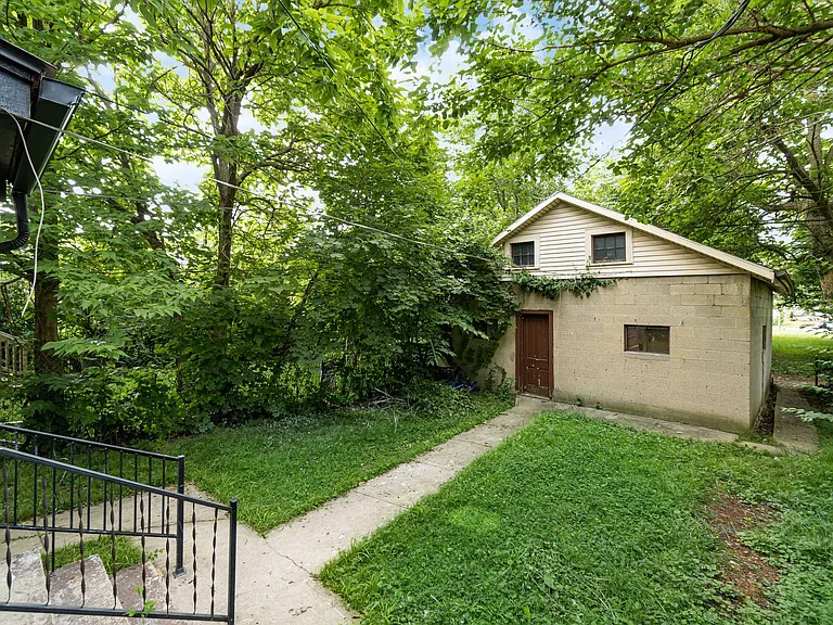 1613 Harvard Ave — Photo 13