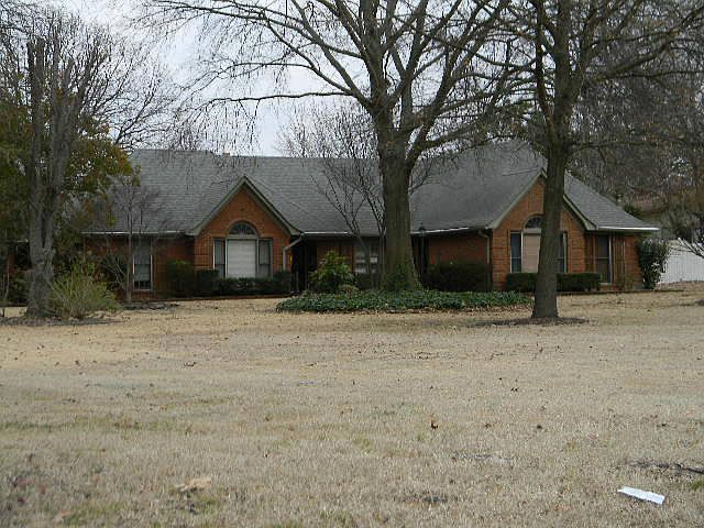 2nd image of 2568 Bartlett Blvd
