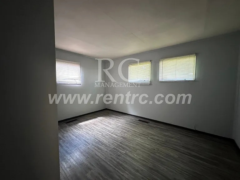 605 Pixley St — Photo 9