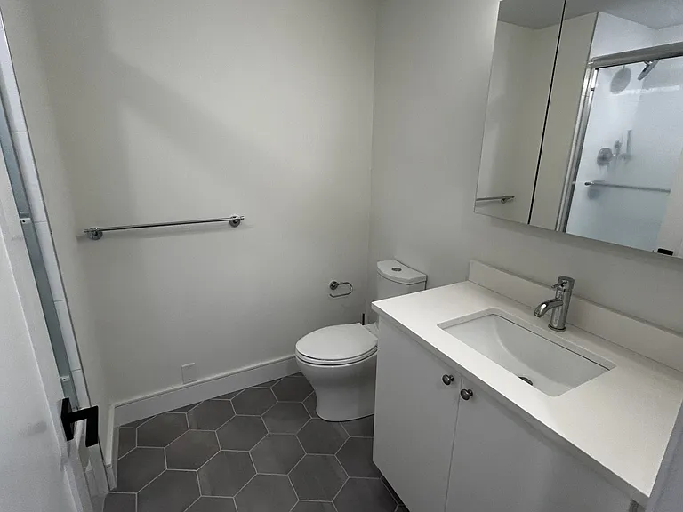 104-106 Warren St #6 — Photo 6