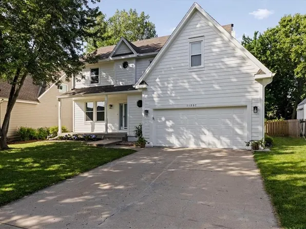 11207 W 116th Ter, Overland Park, KS 66210